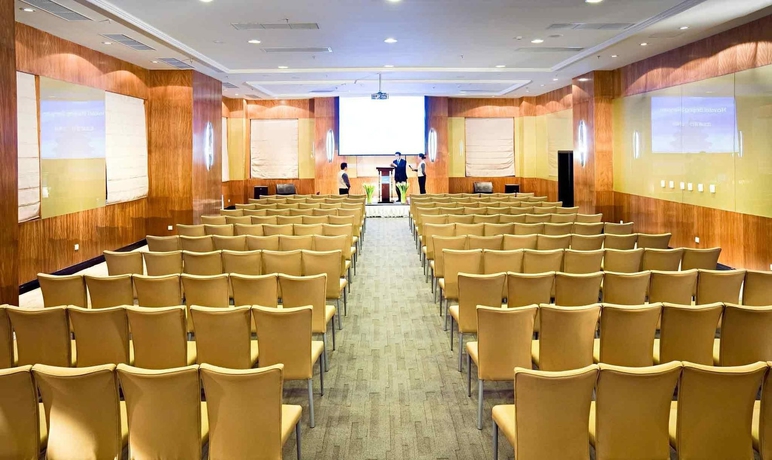 Imagen de los interiores del Hotel Novotel Beijing Sanyuan. Foto 16