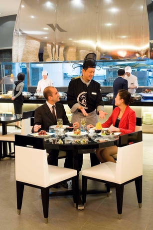 Imagen del bar/restaurante del Hotel Novotel Beijing Sanyuan. Foto 11