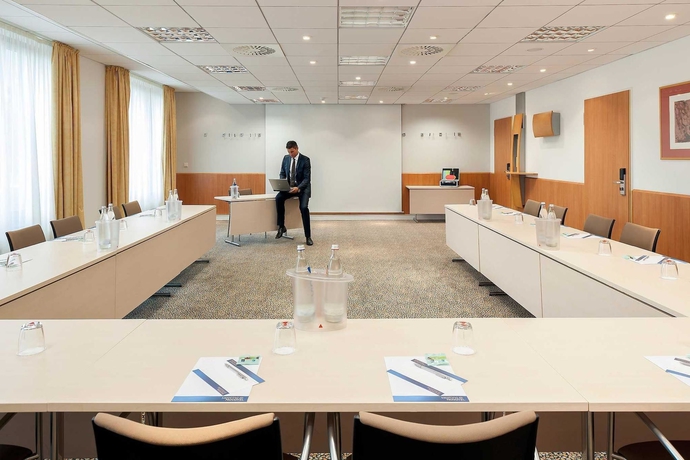 Imagen de los interiores del Hotel Novotel Berlin Mitte. Foto 13