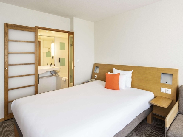 Imagen de la habitación del Hotel Novotel Bern Expo. Foto 9