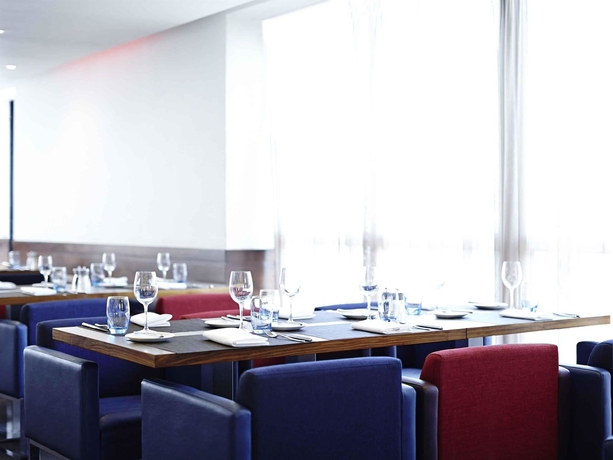 Imagen del bar/restaurante del Hotel Novotel Birmingham Airport. Foto 9