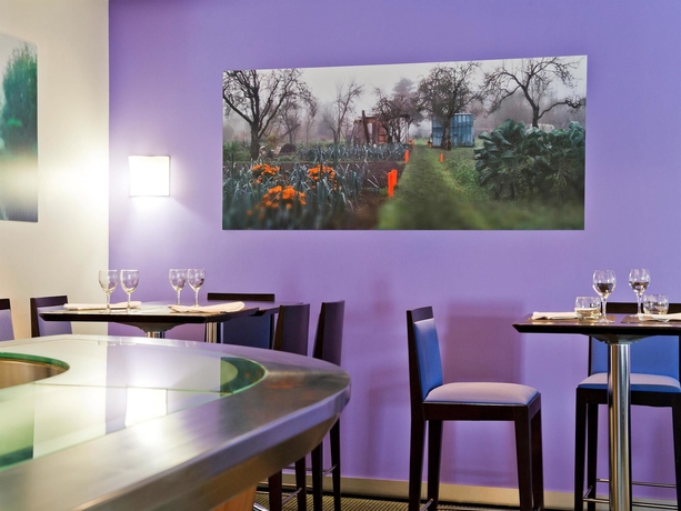 Imagen del bar/restaurante del Hotel Novotel Bourges. Foto 2