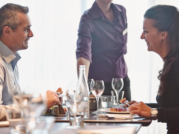 Imagen del bar/restaurante del Hotel Novotel Bourges. Foto 10