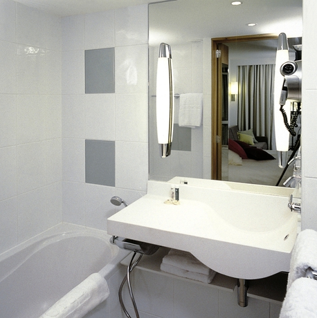 Imagen de la habitación del Hotel Novotel Brussels Airport. Foto 12