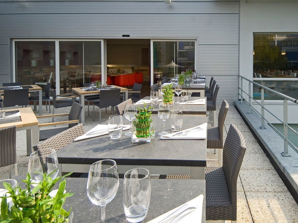 Imagen del bar/restaurante del Hotel Novotel Brussels Airport. Foto 5