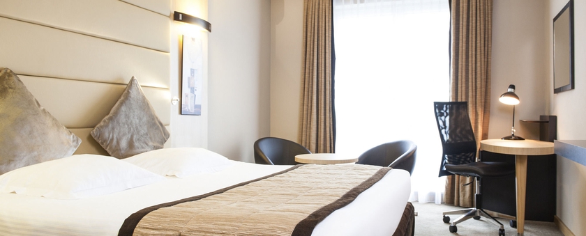 Imagen de la habitación del Hotel Novotel Brussels Centre Midi Station. Foto 10