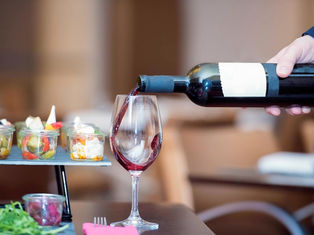 Imagen del bar/restaurante del Hotel Novotel Bucharest City Centre. Foto 7