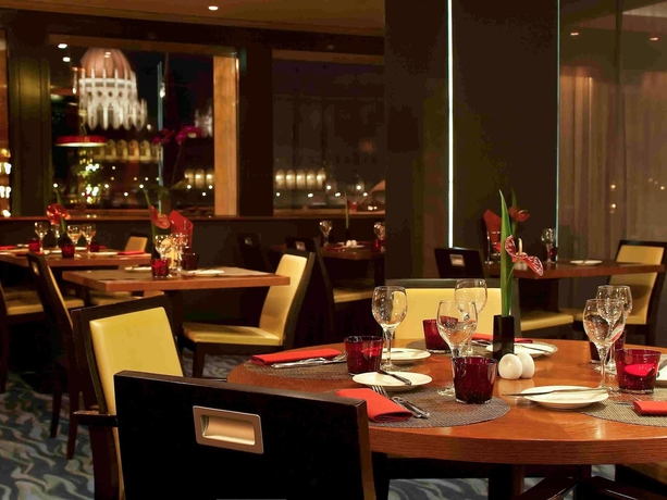 Imagen del bar/restaurante del Hotel Novotel Budapest Danube. Foto 5