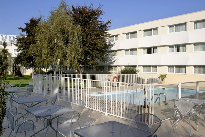 Imagen de la piscina del Hotel Novotel Caen Cote De Nacre. Foto 16