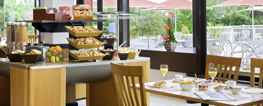 Imagen del bar/restaurante del Hotel Novotel Caen Cote De Nacre. Foto 6