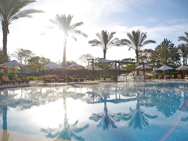 Imagen de la piscina del Hotel Novotel Cairo 6th Of October. Foto 16