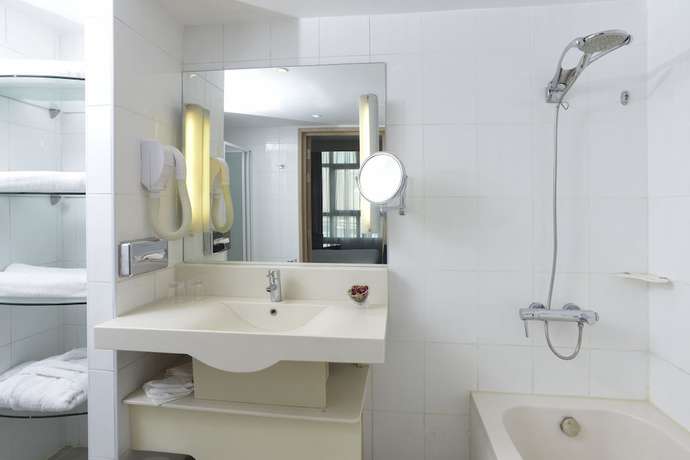 Imagen de la habitación del Hotel Novotel Cairo El Borg. Foto 16