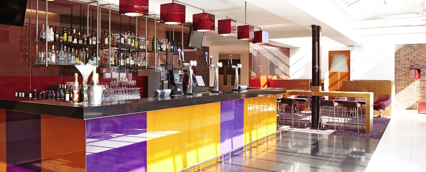 Imagen del bar/restaurante del Hotel Novotel Cardiff Centre. Foto 3