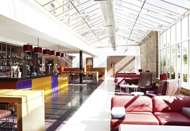 Imagen del bar/restaurante del Hotel Novotel Cardiff Centre. Foto 4