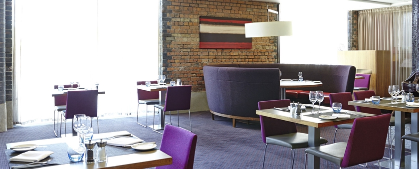 Imagen del bar/restaurante del Hotel Novotel Cardiff Centre. Foto 6