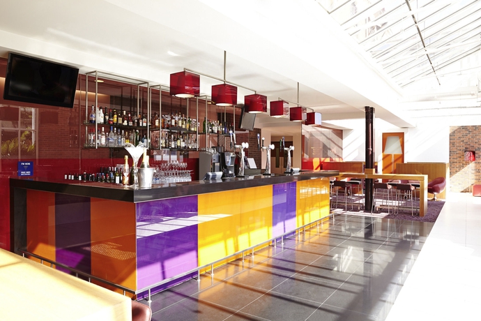 Imagen del bar/restaurante del Hotel Novotel Cardiff Centre. Foto 7