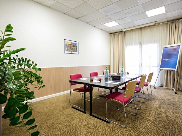 Imagen de los interiores del Hotel Novotel Caserta Sud. Foto 13