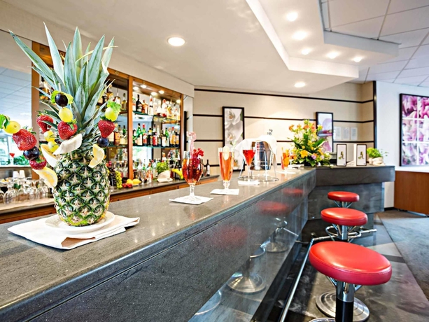 Imagen del bar/restaurante del Hotel Novotel Caserta Sud. Foto 4