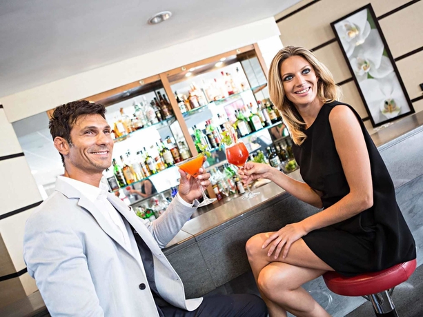 Imagen del bar/restaurante del Hotel Novotel Caserta Sud. Foto 6