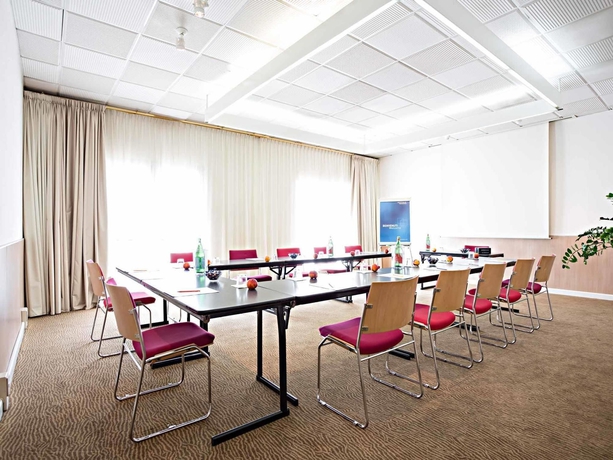 Imagen de los interiores del Hotel Novotel Caserta Sud. Foto 15