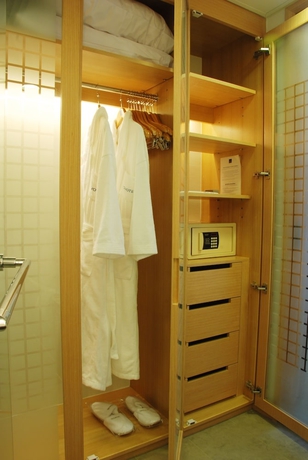 Imagen de la habitación del Hotel Novotel Century Hong Kong. Foto 8