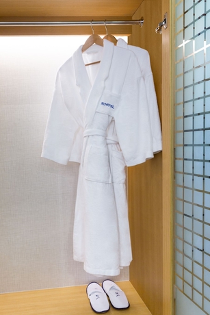 Imagen de la habitación del Hotel Novotel Century Hong Kong. Foto 10