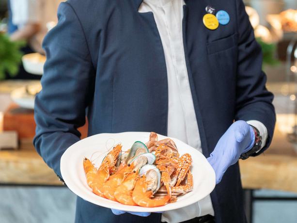 Imagen del bar/restaurante del Hotel Novotel Chandigarh Tribune Chowk. Foto 5