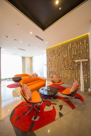 Imagen de los interiores del Hotel Novotel Chennai Omr. Foto 14