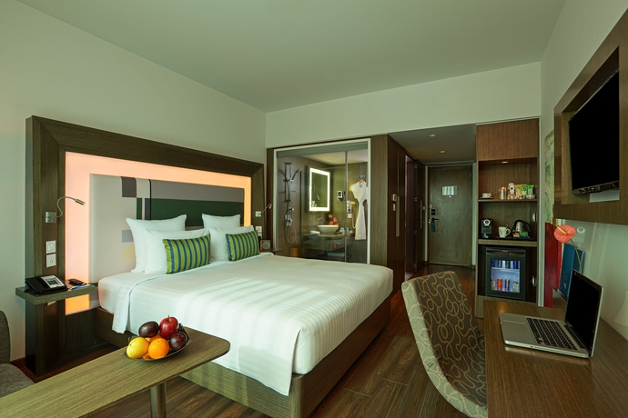 Imagen de los interiores del Hotel Novotel Chennai Sipcot. Foto 11
