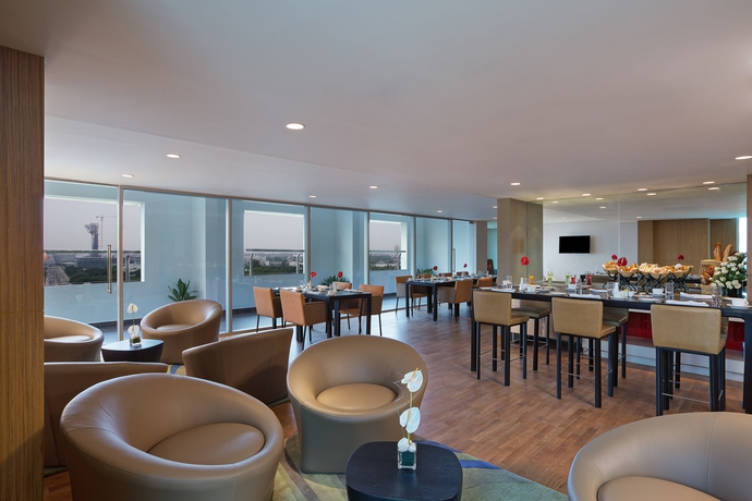 Imagen de los interiores del Hotel Novotel Chennai Sipcot. Foto 13