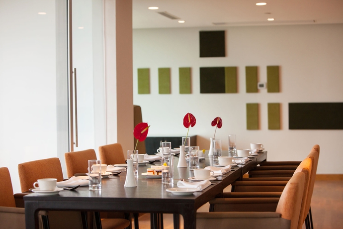 Imagen de los interiores del Hotel Novotel Chennai Sipcot. Foto 14