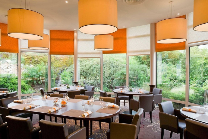 Imagen del bar/restaurante del Hotel Novotel Clermont-Ferrand. Foto 6