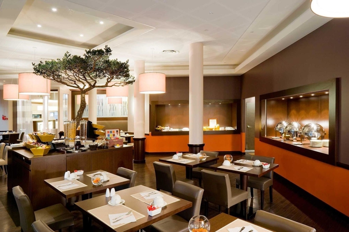 Imagen del bar/restaurante del Hotel Novotel Clermont-Ferrand. Foto 7