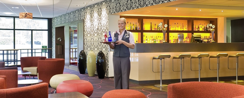 Imagen del bar/restaurante del Hotel Novotel Coventry M6/j3. Foto 8
