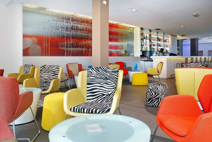 Imagen del bar/restaurante del Hotel Novotel Dakar. Foto 8
