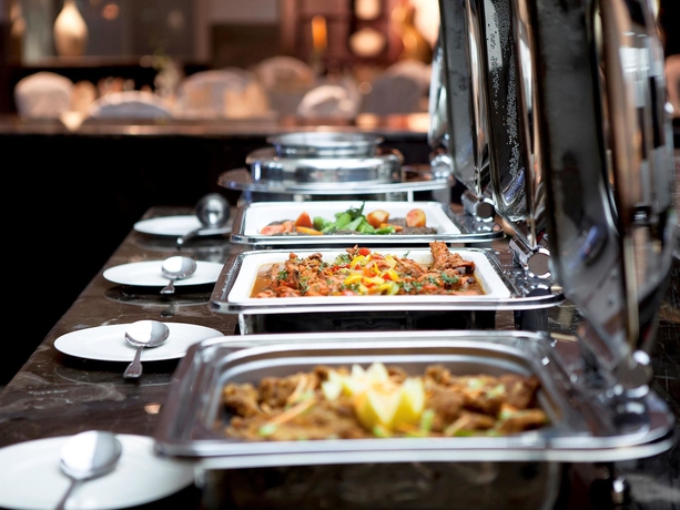 Imagen del bar/restaurante del Hotel Novotel Dammam Business Park. Foto 4