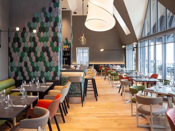 Imagen del bar/restaurante del Hotel Novotel Deauville Plage. Foto 5