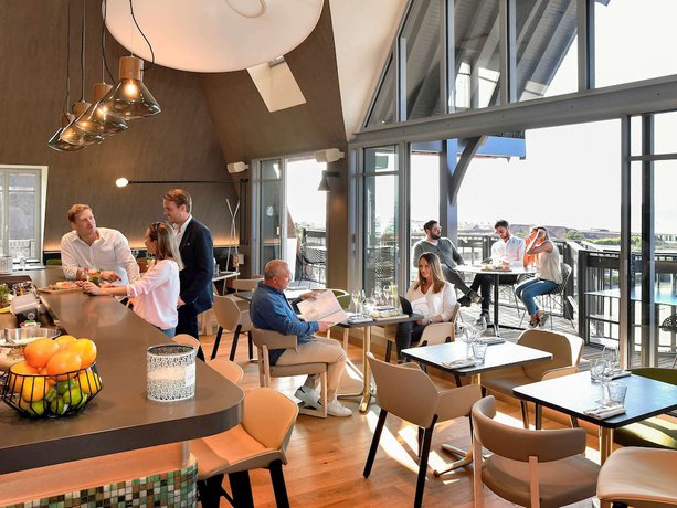 Imagen del bar/restaurante del Hotel Novotel Deauville Plage. Foto 8