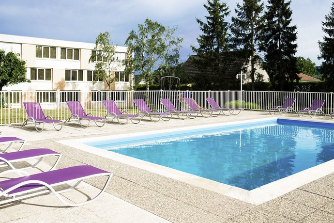 Imagen de la piscina del Hotel Novotel Dijon Sud. Foto 19