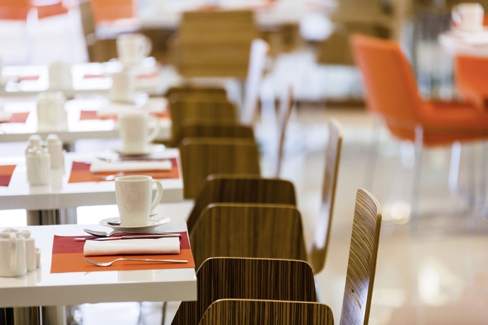 Imagen del bar/restaurante del Hotel Novotel Dubai Al Barsha. Foto 4