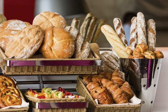 Imagen del bar/restaurante del Hotel Novotel Dubai Al Barsha. Foto 5