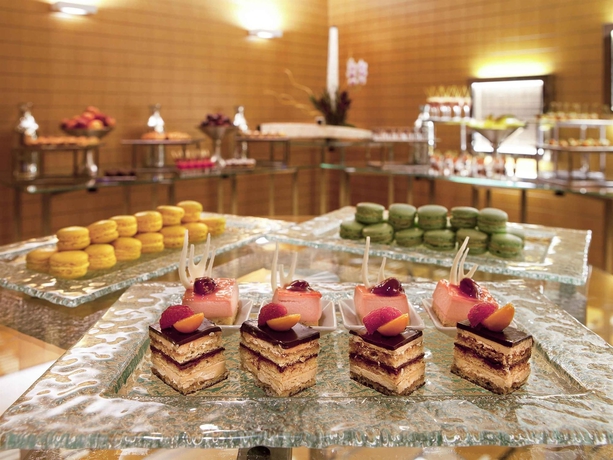 Imagen del bar/restaurante del Hotel Novotel Dubai Al Barsha. Foto 7