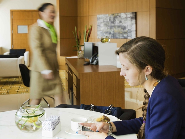 Imagen de los interiores del Hotel Novotel Dubai Al Barsha. Foto 15