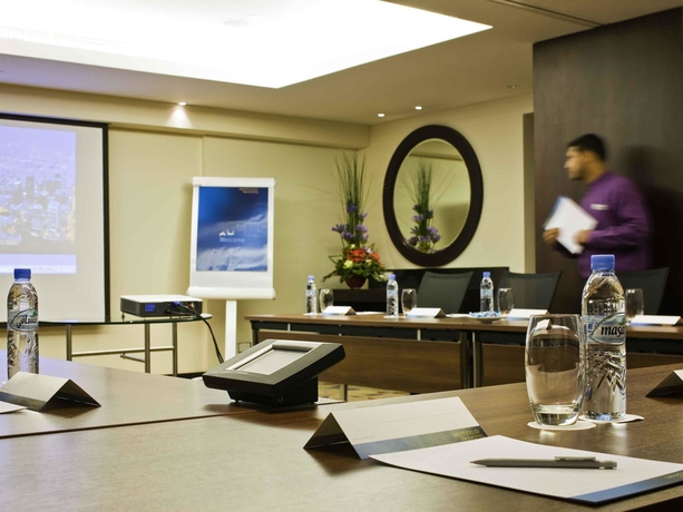 Imagen de los interiores del Hotel Novotel Dubai Deira City Centre. Foto 14