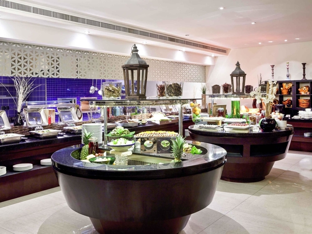 Imagen del bar/restaurante del Hotel Novotel Dubai Deira City Centre. Foto 6