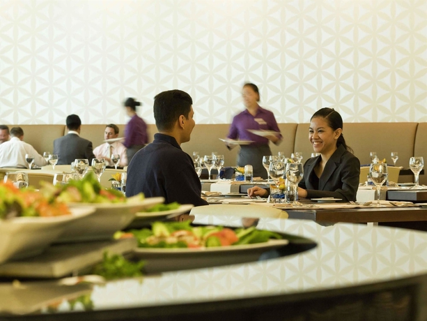 Imagen del bar/restaurante del Hotel Novotel Dubai Deira City Centre. Foto 7