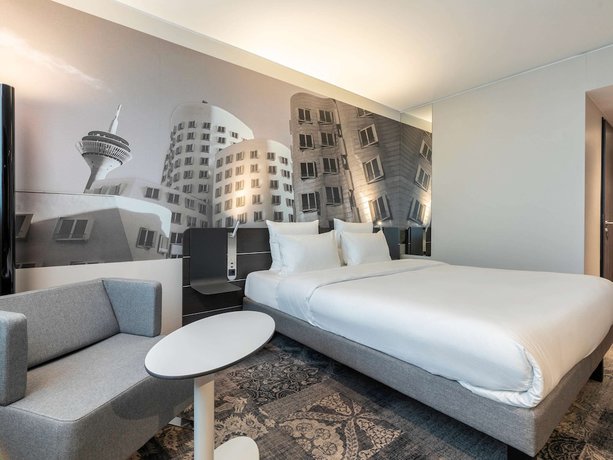 Imagen de la habitación del Hotel Novotel Duesseldorf Airport. Foto 16
