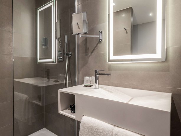 Imagen de la habitación del Hotel Novotel Duesseldorf Airport. Foto 17