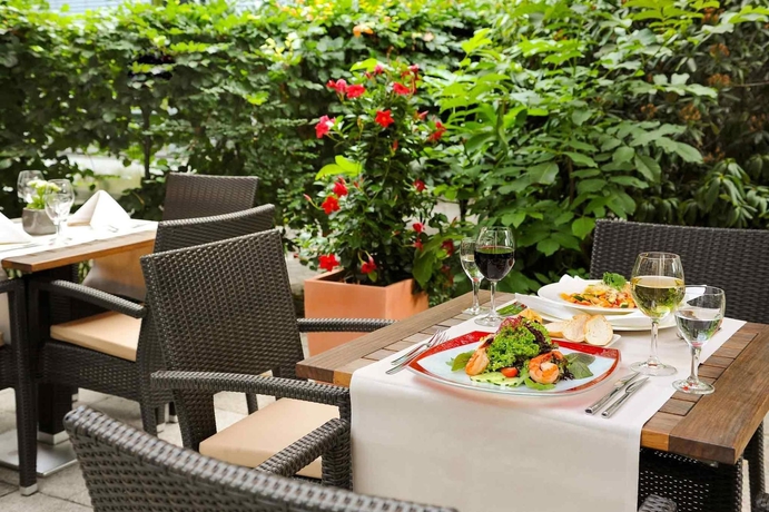 Imagen del bar/restaurante del Hotel Novotel Düsseldorf City West. Foto 4