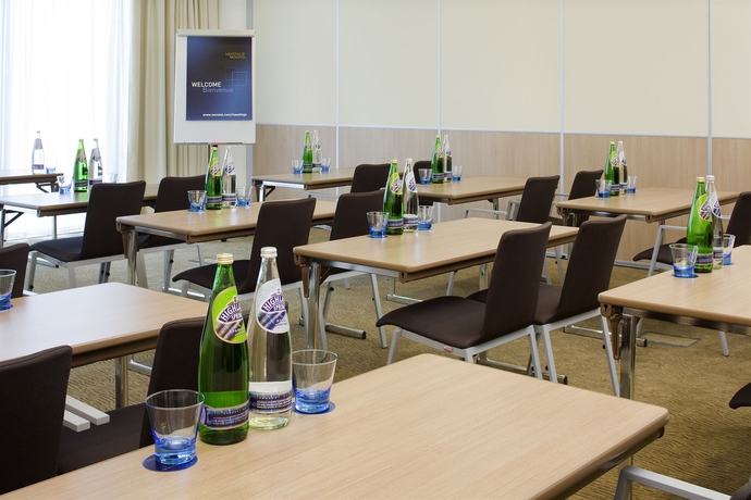 Imagen de los interiores del Hotel Novotel Edinburgh Park. Foto 12